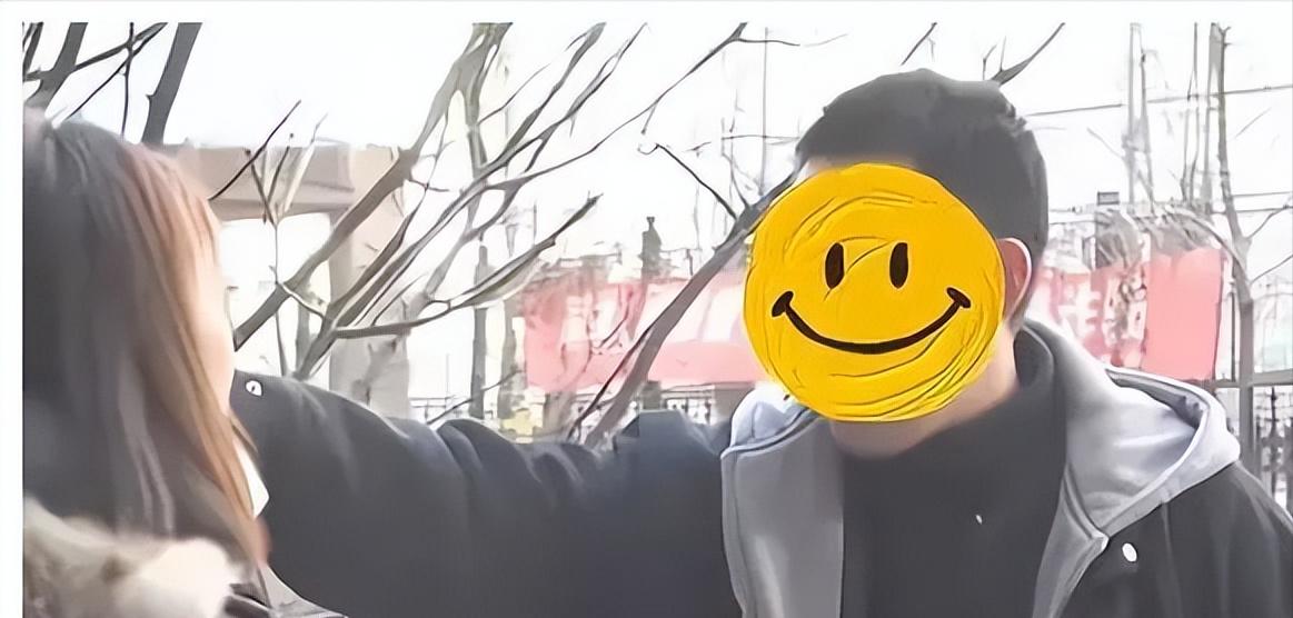 女子出轨搞暧昧被男友发现,女子和男闺蜜聊天被男友发现