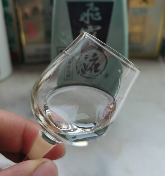 70后广东老板晒藏酒，竟因便宜引“群嘲”，行家：人家才是真识货