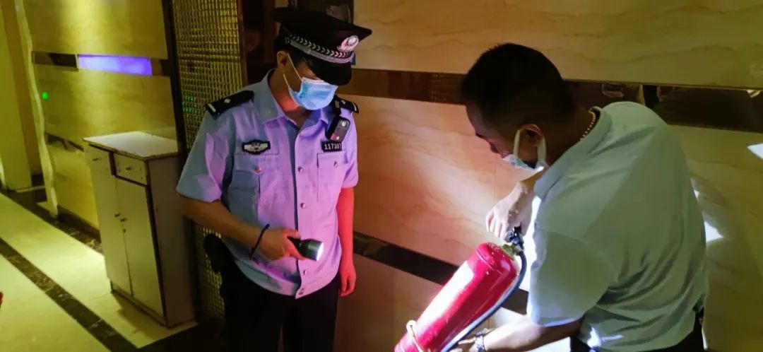 夏季治安打击整治“百日行动”丨尽锐出战!河南洛阳公安全力开展夏夜治安巡查宣防第二次集中统一行动