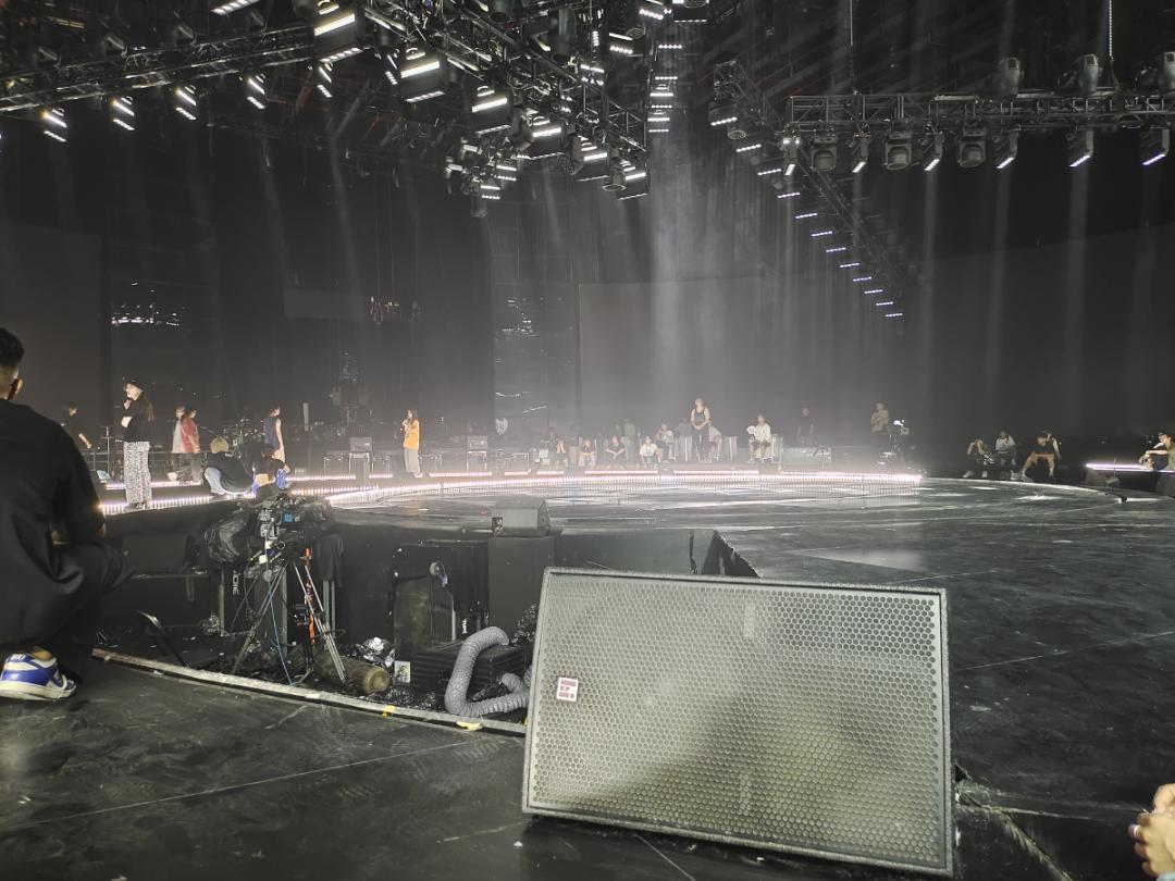 最近超火舞台表演,人气爆棚舞台表演火爆现场