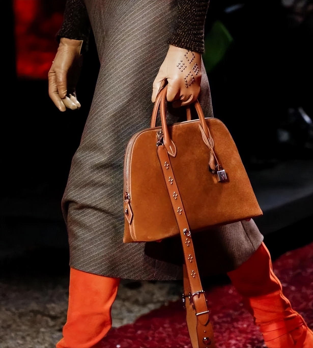 包包百搭老钱风,最近流行的10款包包