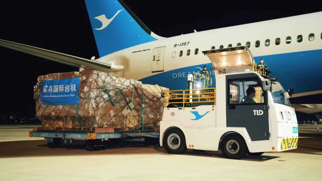 中国快递巨头再次崛起,中国各大快递公司比拼视频