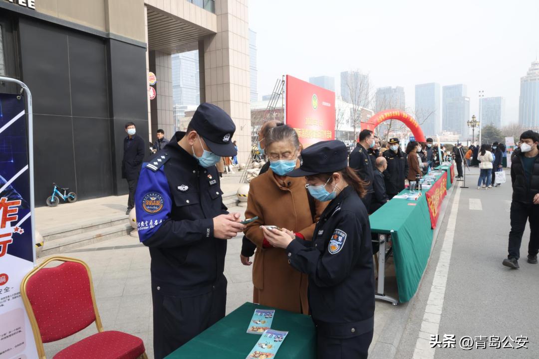 宣传反诈知识志愿服务活动,公安机关带领反诈志愿者宣传活动