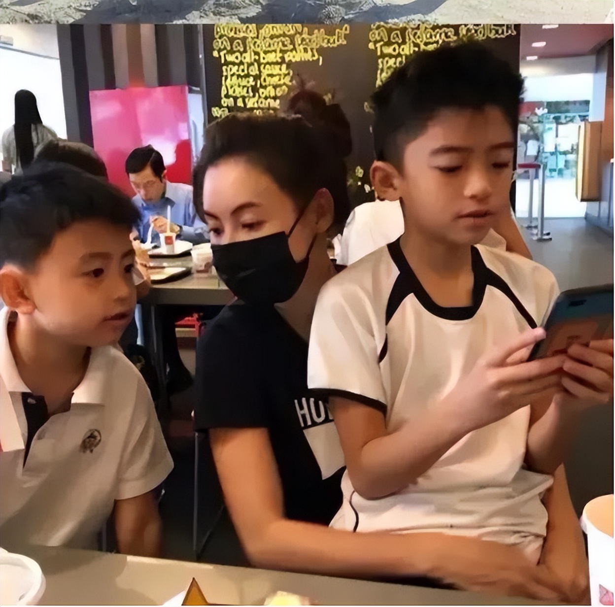 谢霆锋王菲张柏芝最新进展,张柏芝谢霆锋王菲之间的事儿