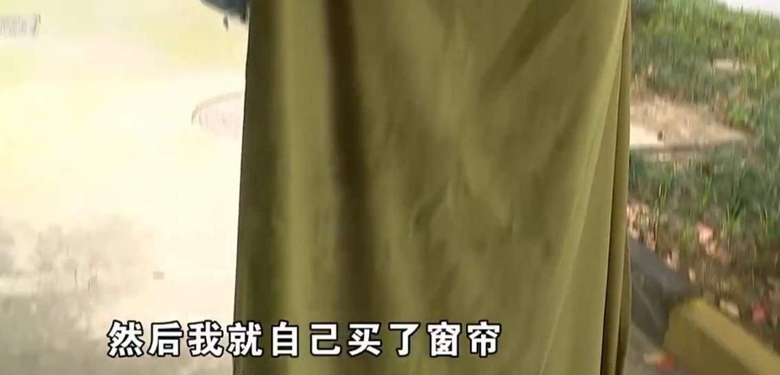 杭州女子退租时押金被扣,退租要赔一万二的窗帘