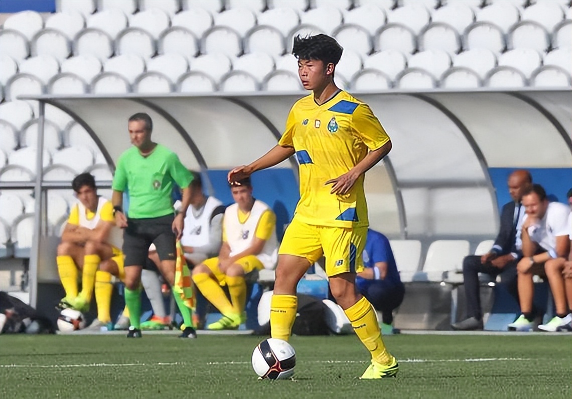 确定了！武汉三镇又拿下一员猛将，曾留洋葡超，被誉为郑智接班人