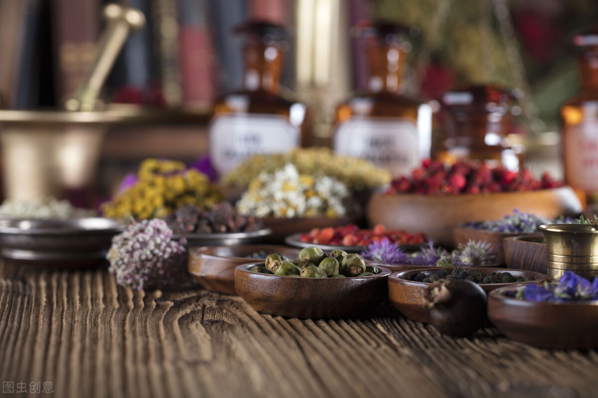 预防中暑喝藿香正气胶囊,预防中暑喝藿香正气水