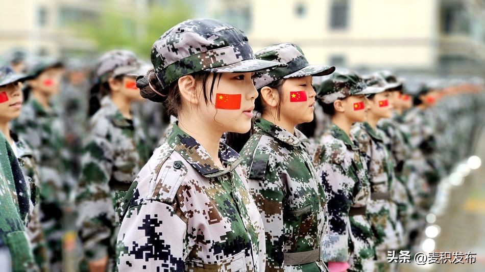 龙园学校军训演出,军训汇演展风采青春扬帆新起航