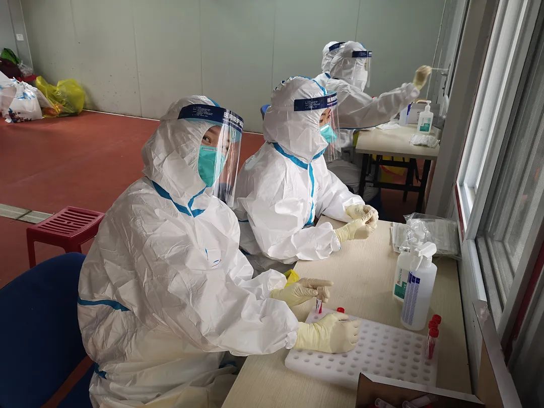 疫情防控志愿者核酸检测,众志成城核酸检测医疗队紧急驰援