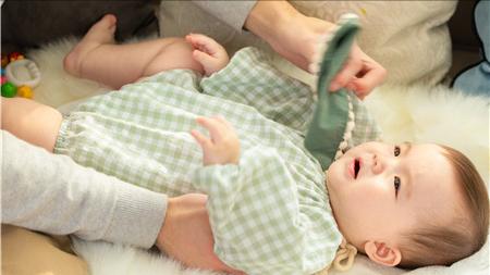 孩子身上的胎记是血管瘤吗,儿童面部红斑胎记