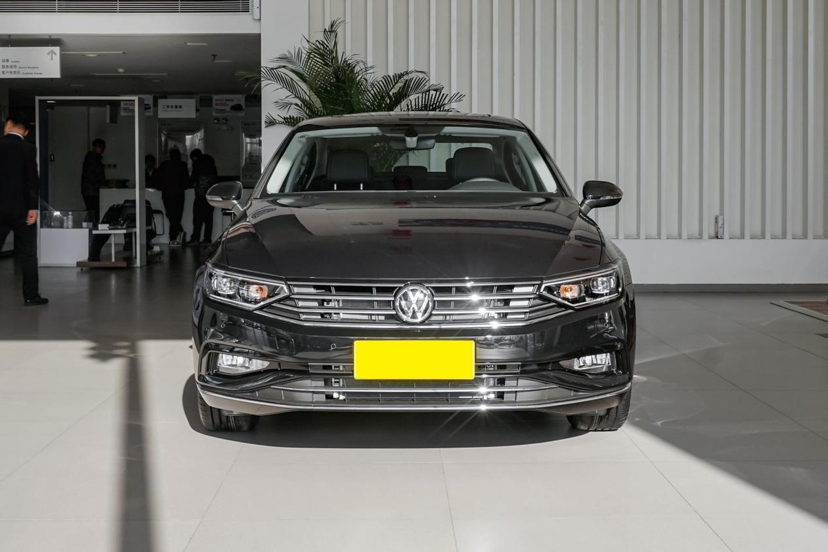 丰田凯美瑞大众迈腾广本雅阁对比,同档次的本田雅阁和凯美瑞哪个好