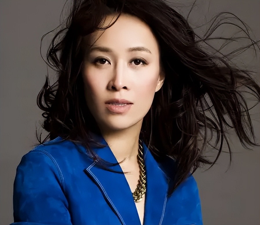 那英怒踹粉丝,那英当众踹粉丝惹争议