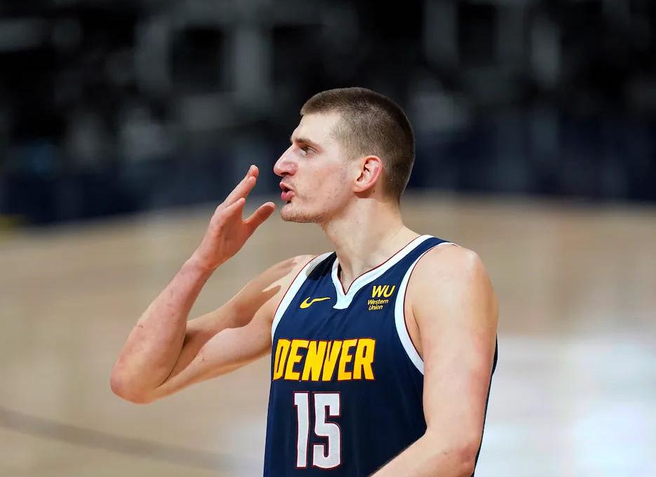 约基奇评历史最强五人,约基奇再夺两冠历史地位