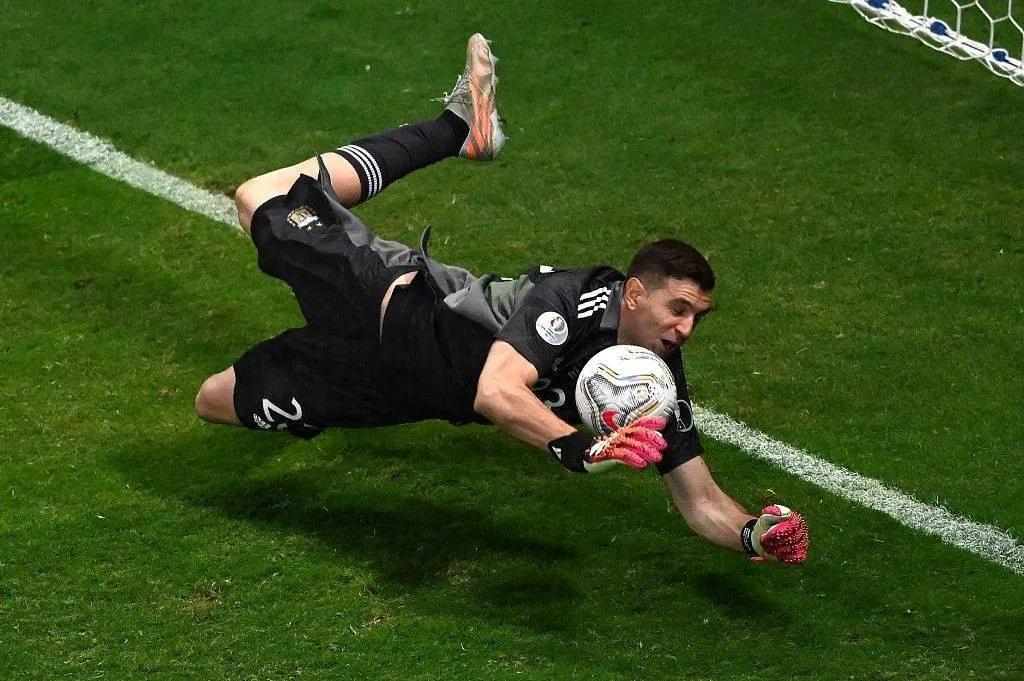 马丁内斯的坎坷经历,马丁内斯一路怎么走过来的