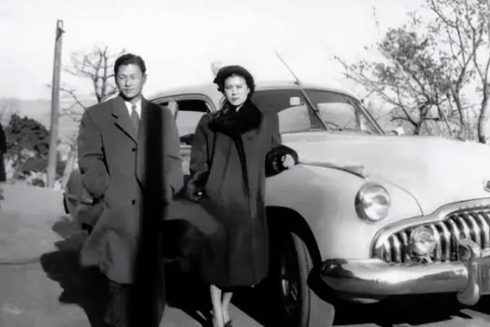 韩国财阀辛格浩:二婚入赘日本战犯家族发家,89岁和儿子共享女星