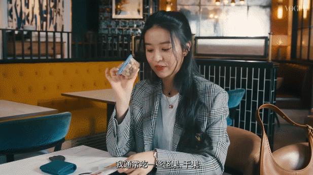 突袭明星翻包,女明星突袭各种现场