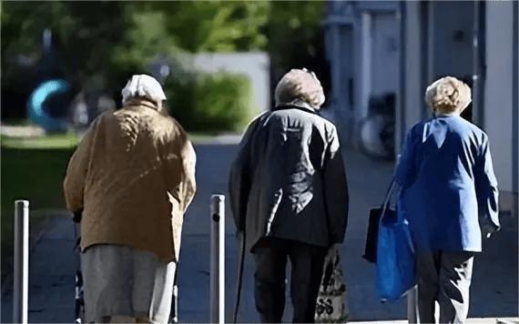 房产证上加了名字离婚时是均分吗,房产证上加妻子名字以后出售