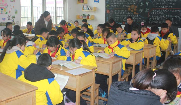 学生《我的小姨》作文，意外泄露小姨太美的秘密，小姨笑不活了