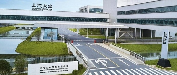 关停工厂、清退三产…合资王者衰落,上汽大众职工出路在哪?