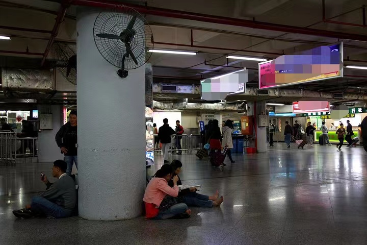 我,90后女孩,在深圳给特殊老人洗澡,可年收入36万,就是有点累