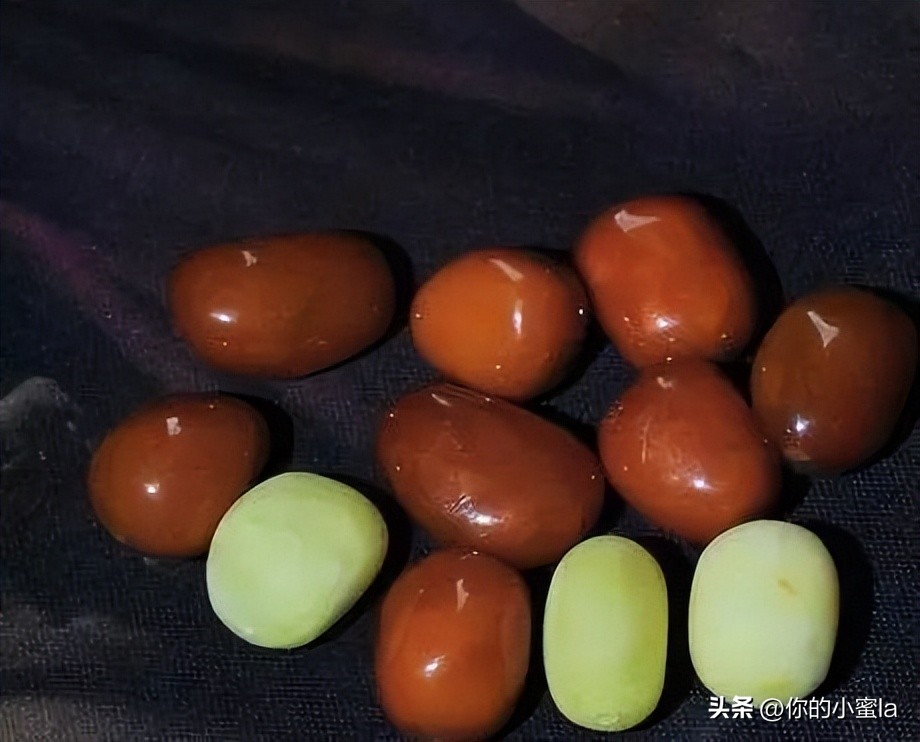 烤色蜜蜡盘玩会变色吗,鸡油黄蜜蜡是烤色的吗