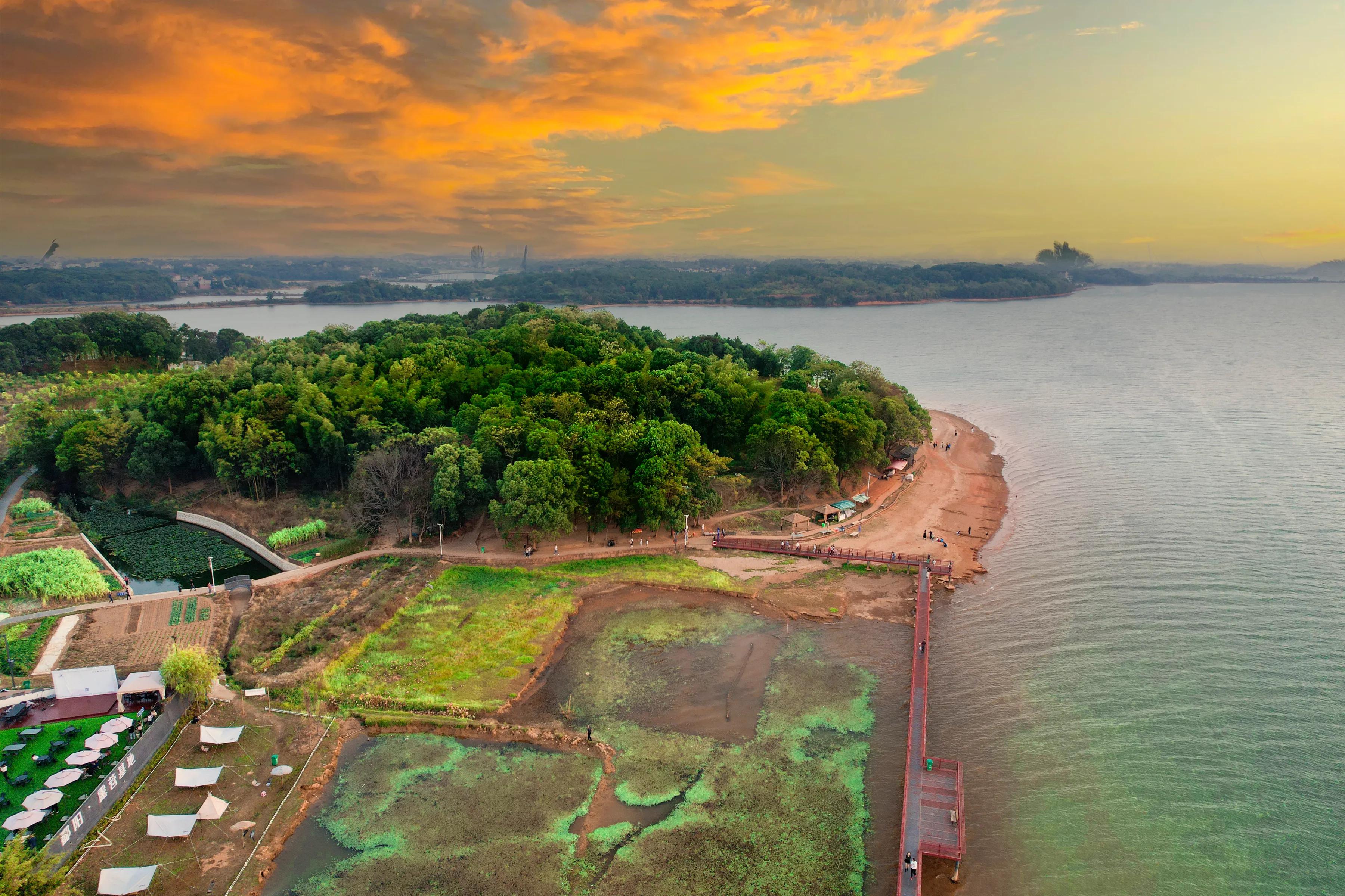 鄱阳湖边狮子山，风景如画，是个不错的休闲度假之地