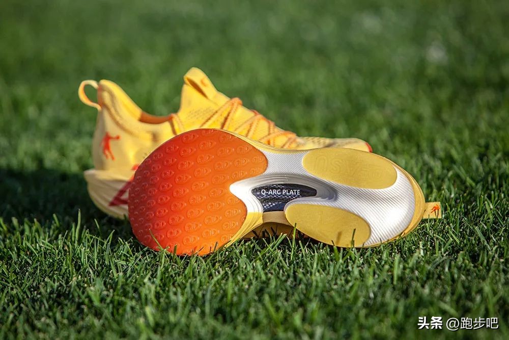飞影pb3.0和飞影plaid有啥区别,中乔飞影pb3跑鞋