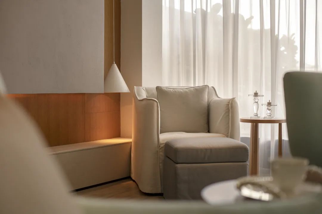 MOSOM墨森设计｜AEVUM奥斯芬KKONE店：呈演优雅风尚