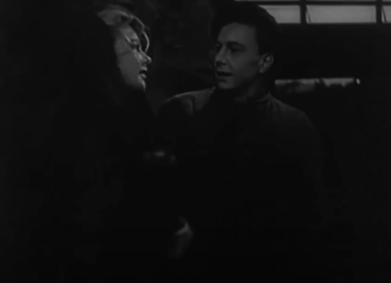 《青年近卫军》中谍战女孩的情感秘境，揭示风流背后的坚贞与纯真