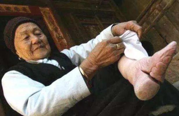 三寸金莲从哪个朝代开始,三寸金莲女鞋