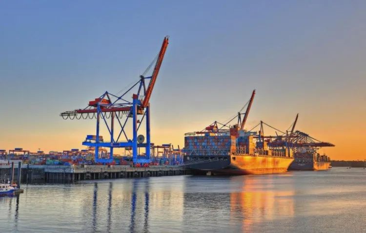 港口空箱堆积收费 (港口货运空箱堆积说明什么)