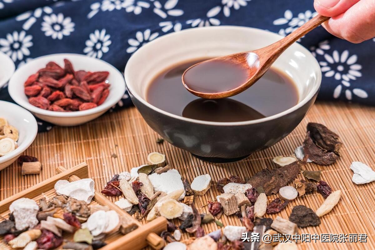 来两次大姨妈什么原因,大姨妈一个月来两次量少怎么回事