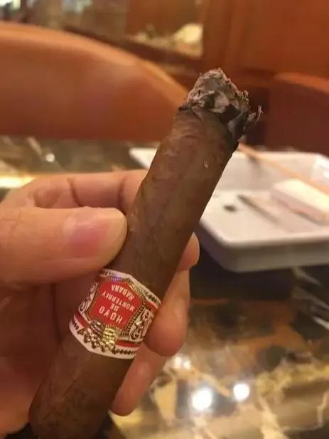 吸烟有害健康可是为什么叫香烟呢,哪年中国香烟标明抽烟有害健康的