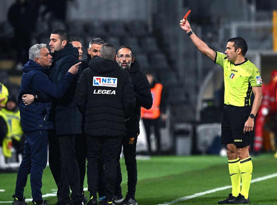 穆里尼奥停赛最新消息,穆里尼奥禁赛最新消息