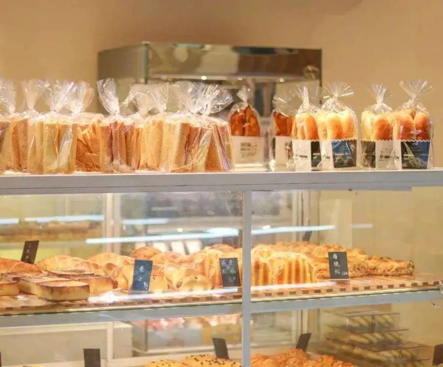 别幻想报复性消费了！复工后的烘焙店面怎么样了