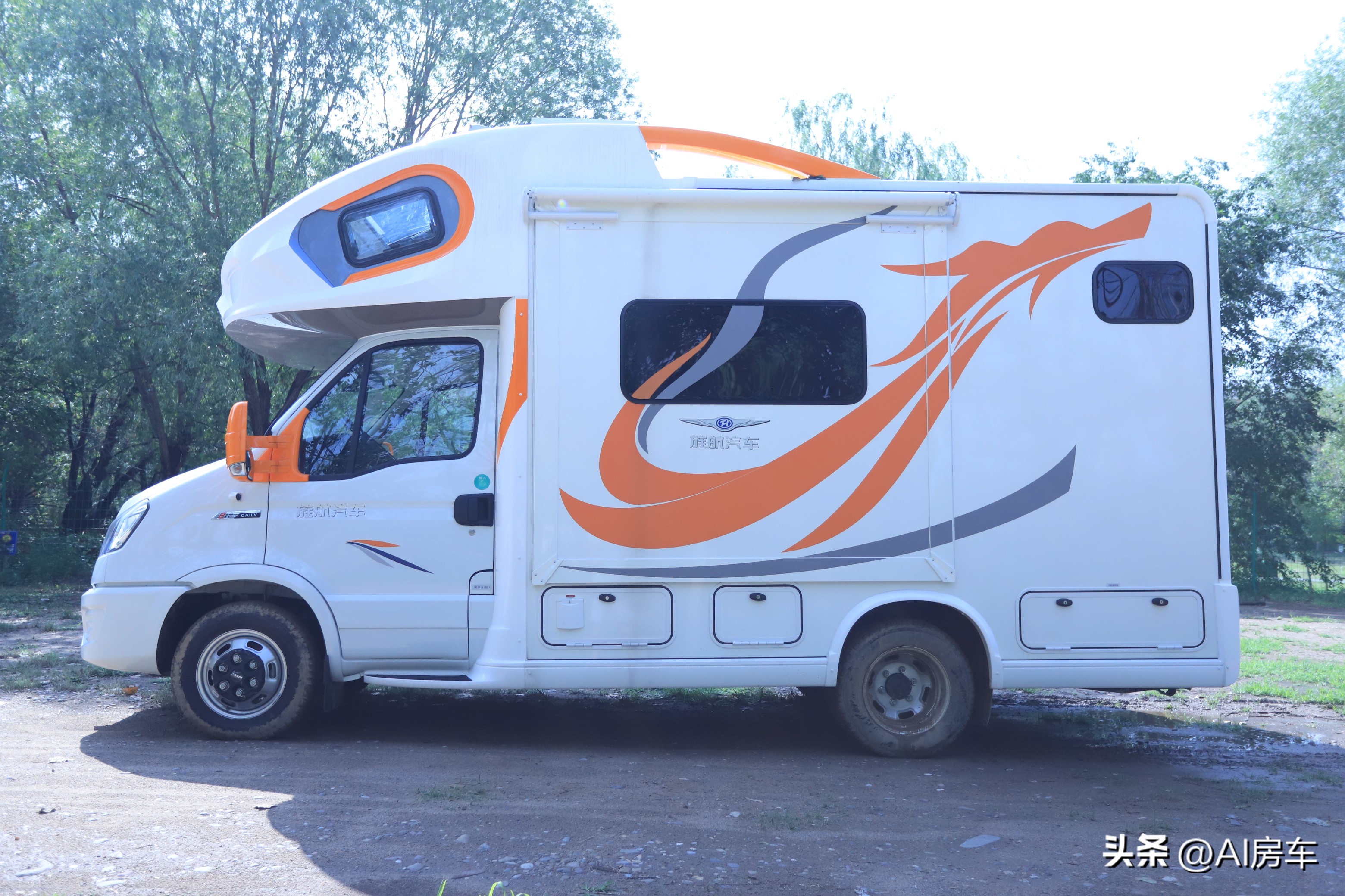 7人房车超大空间,旅行最舒服的十万左右七座房车