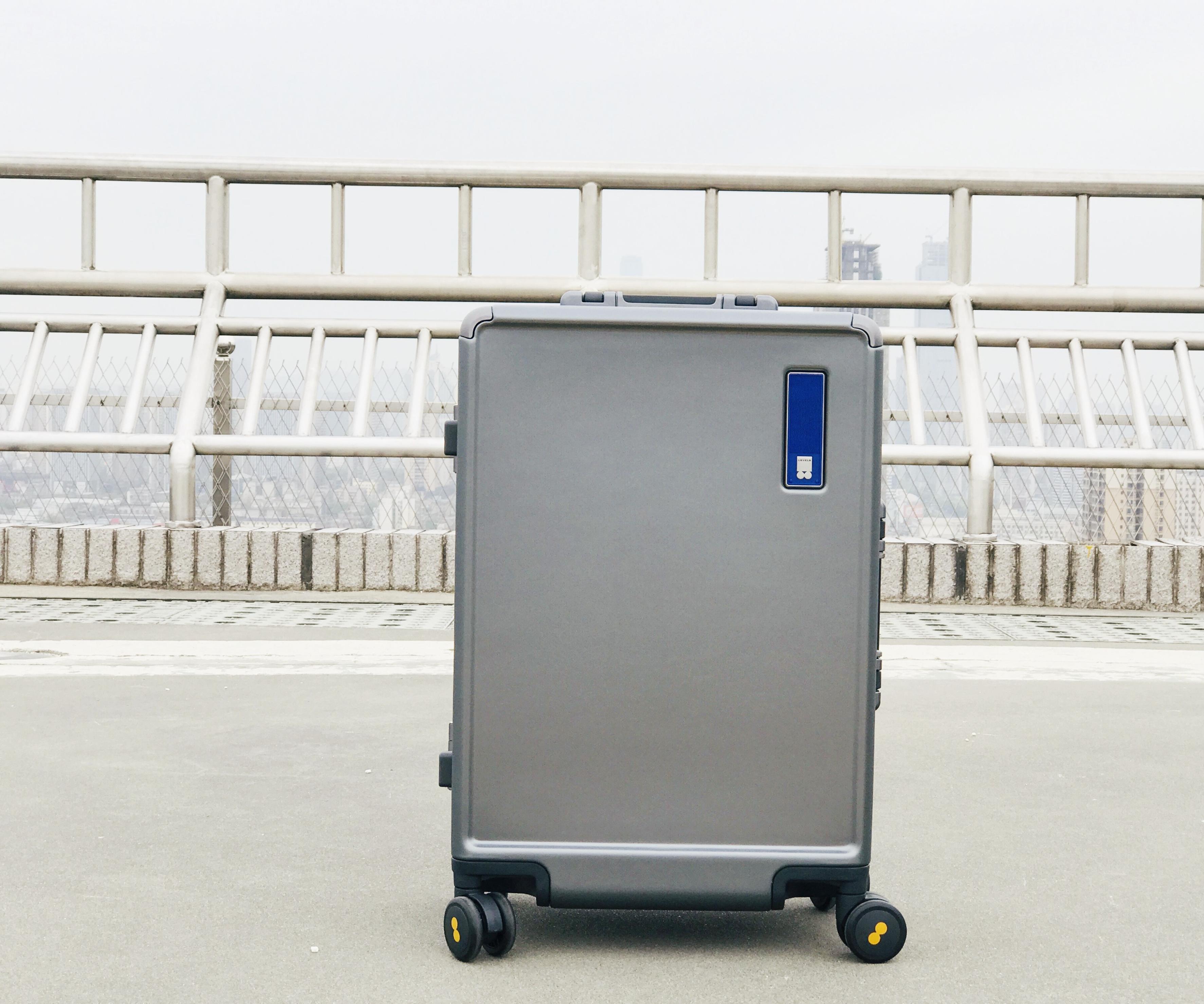 行李箱全铝的好还是pc的好,买行李箱是买铝框款还是拉链款