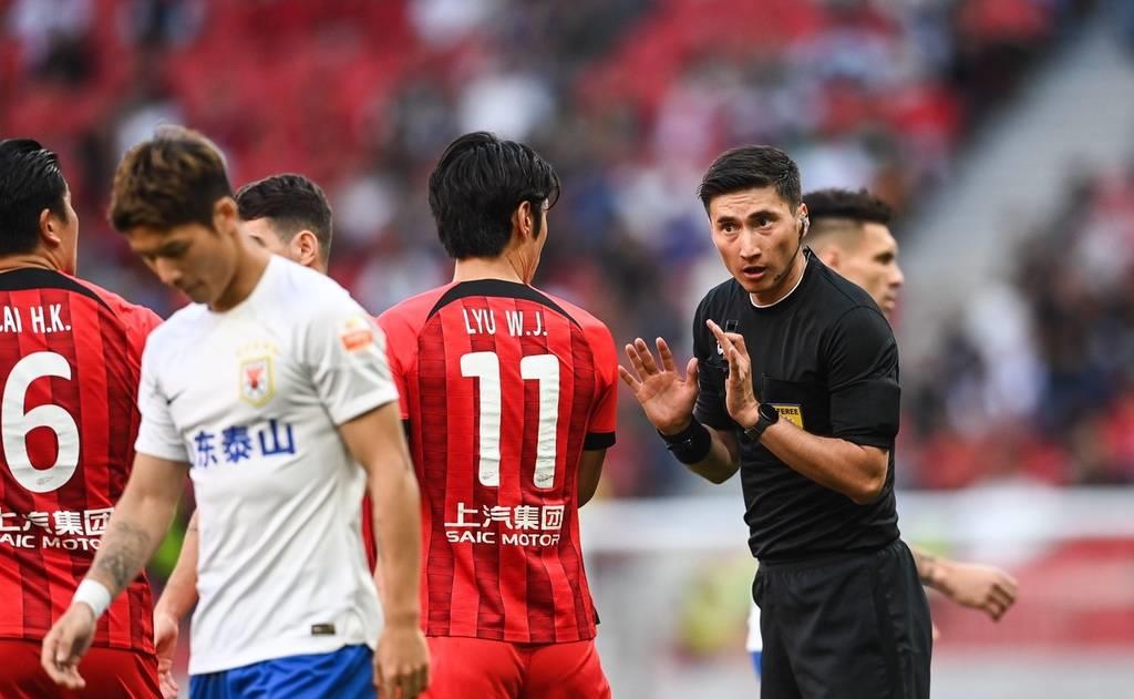 海港队4:3逆转泰山队,上海海港vs山东泰山5张红牌