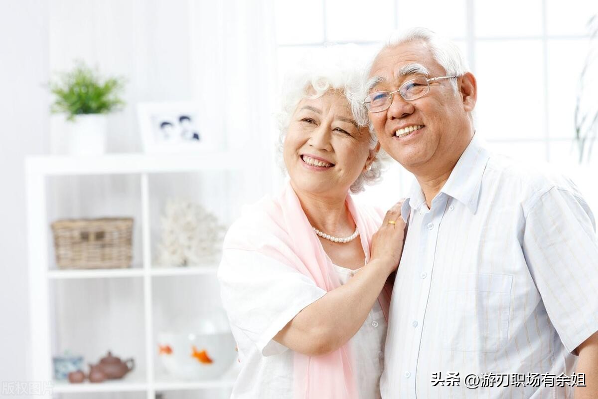 全职家庭主妇真的很丢人吗,家庭主妇算啃老吗