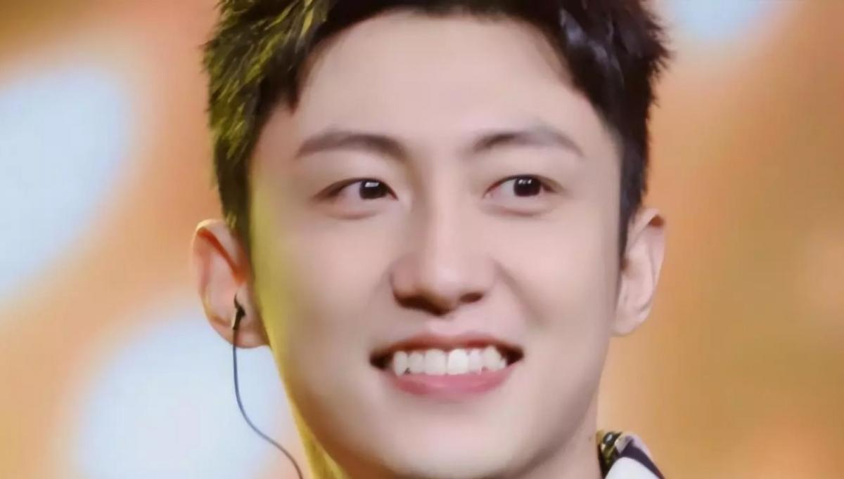 娱乐圈女星龅牙露一颗牙,娱乐圈的假牙女星