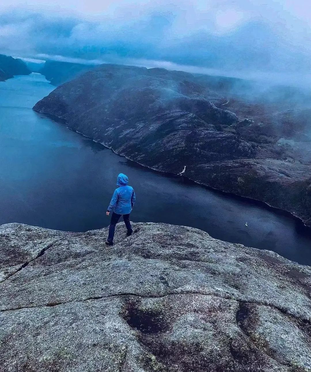 1000多始祖鸟的冲锋衣到底值不值,八千多的冲锋衣