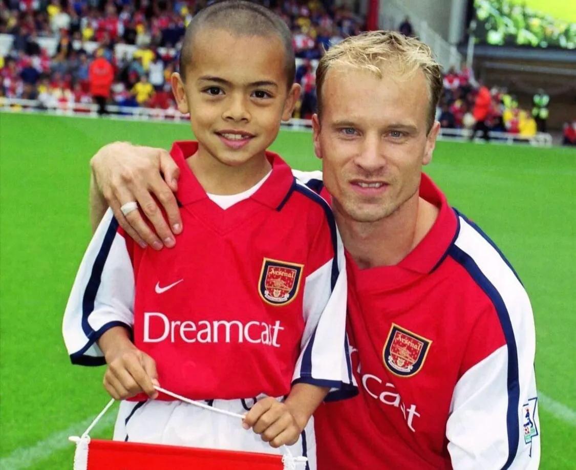 他是英冠队长+核心，归化后却在国足得不到机会，出场机会寥寥…