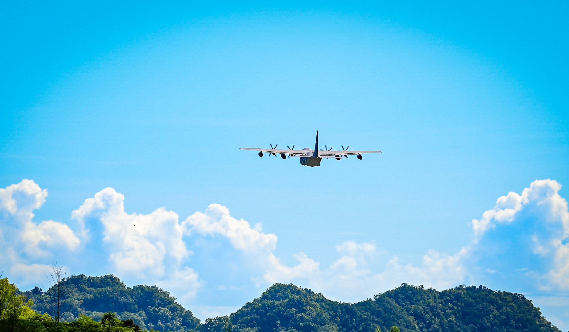 雷电a10攻击机在航母起飞,a-10雷电战斗机二战