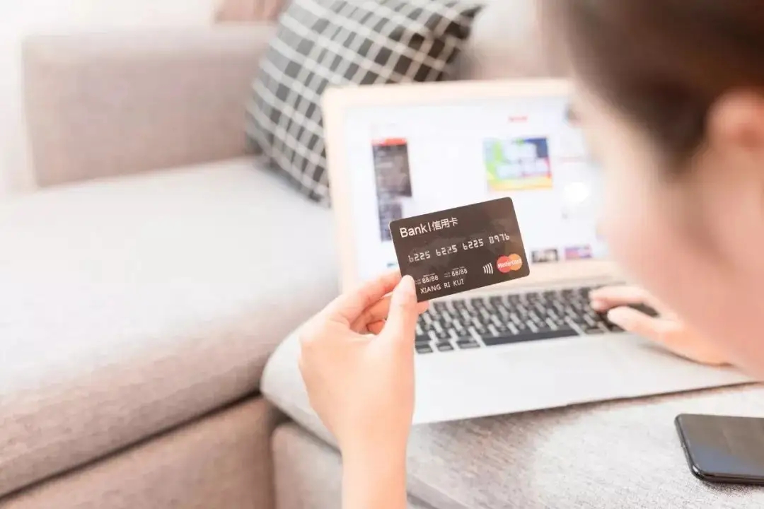 银行卡突然少了几百钱没有消息,银行卡莫名少了钱没有短信通知