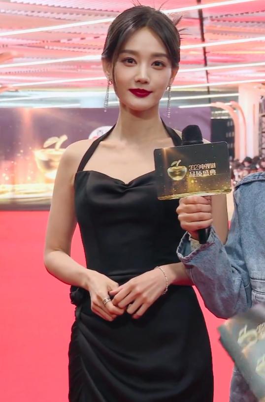 万茜张萌参加盛典的图片,李小冉出场美艳众人