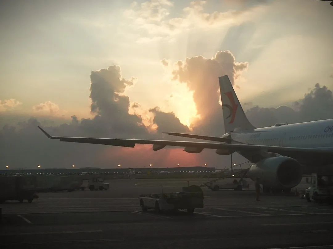 民航一趟航班能赚多少钱,民航开飞机的一月挣多少钱