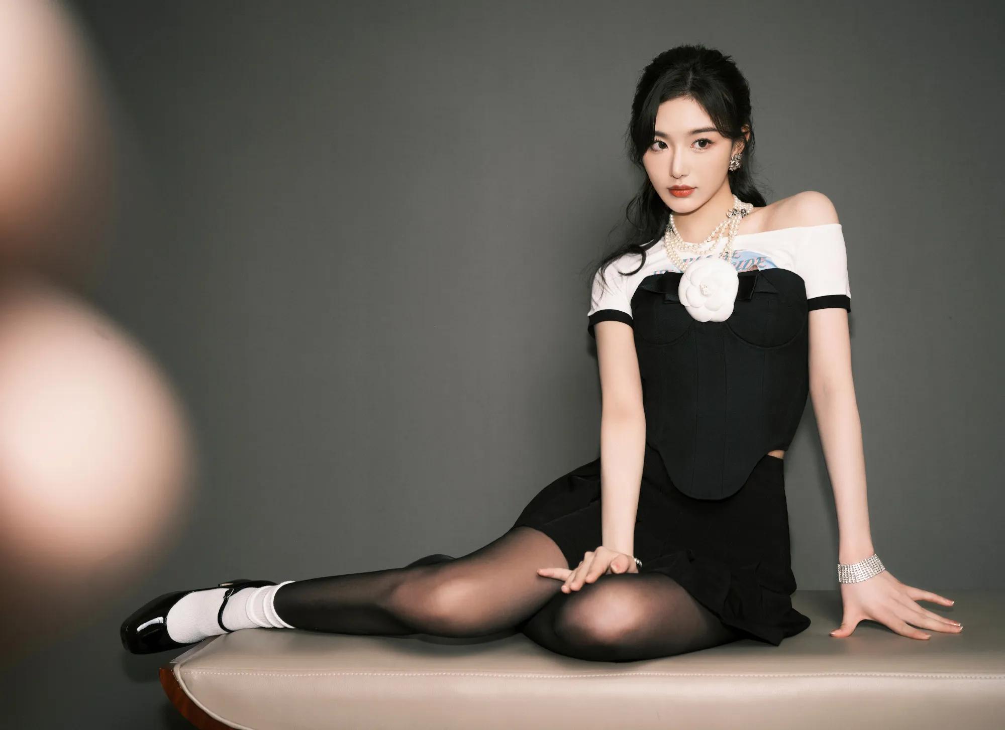 孔雪儿世界杯,孔雪儿穿蕾丝黑色大衣跳舞