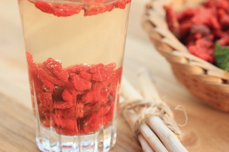 塑料杯哪种杯子最安全,塑料杯喝热水哪种材质最安全