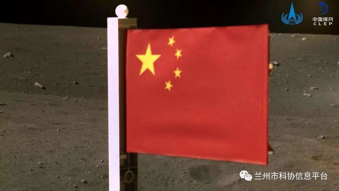 月球上亮了五星红旗,为什么在月球上看到五星红旗