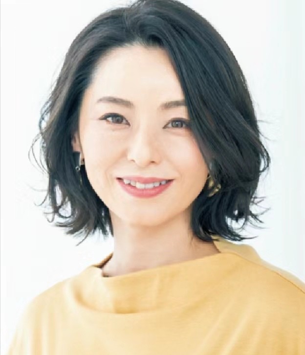 适合35岁女人的发型直发斜刘海,35岁矮个子直发适合什么刘海